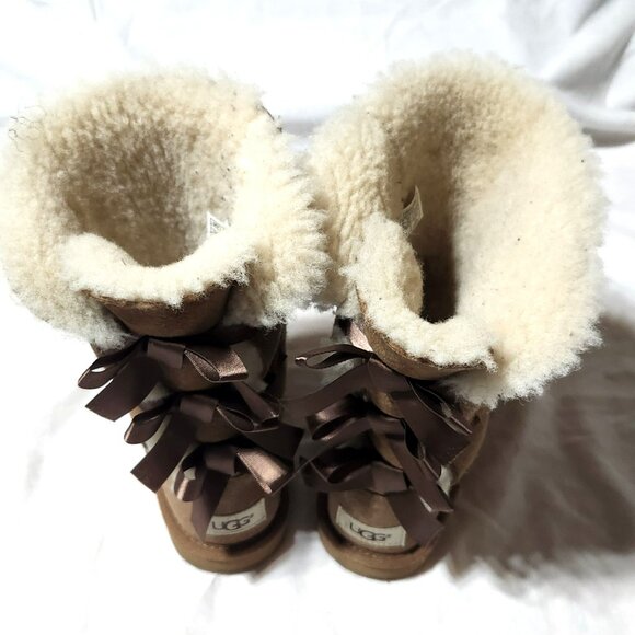 Girls’ UGG Bailey Bow II Boots – Size 2 – Chestnut Suede with Satin Ribbons - Picture 8 of 12